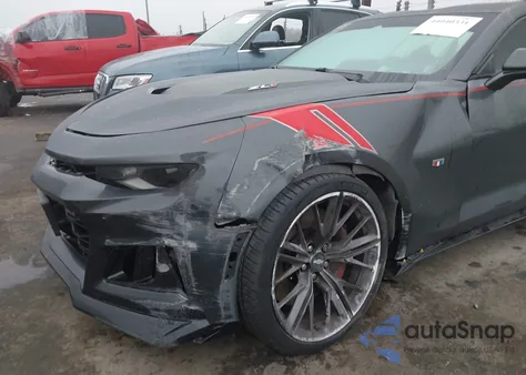 2017 Chevrolet Camaro Zl1 z USA, uszkodzony, nr VIN 1G1FJ1R61H0159103